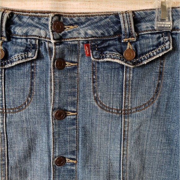 Levi's Denim Raw Hem Button Front Mini Skirt - Picture 2 of 6